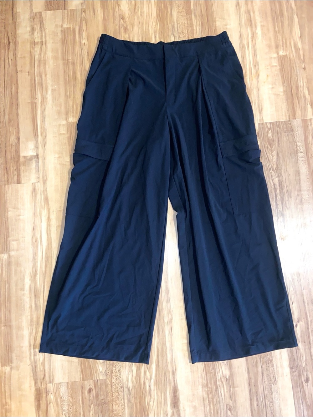 Athleta Pinnacle High Rise Cargo Trouser Navy Blue Wide Leg Pants Size 16 EUC
